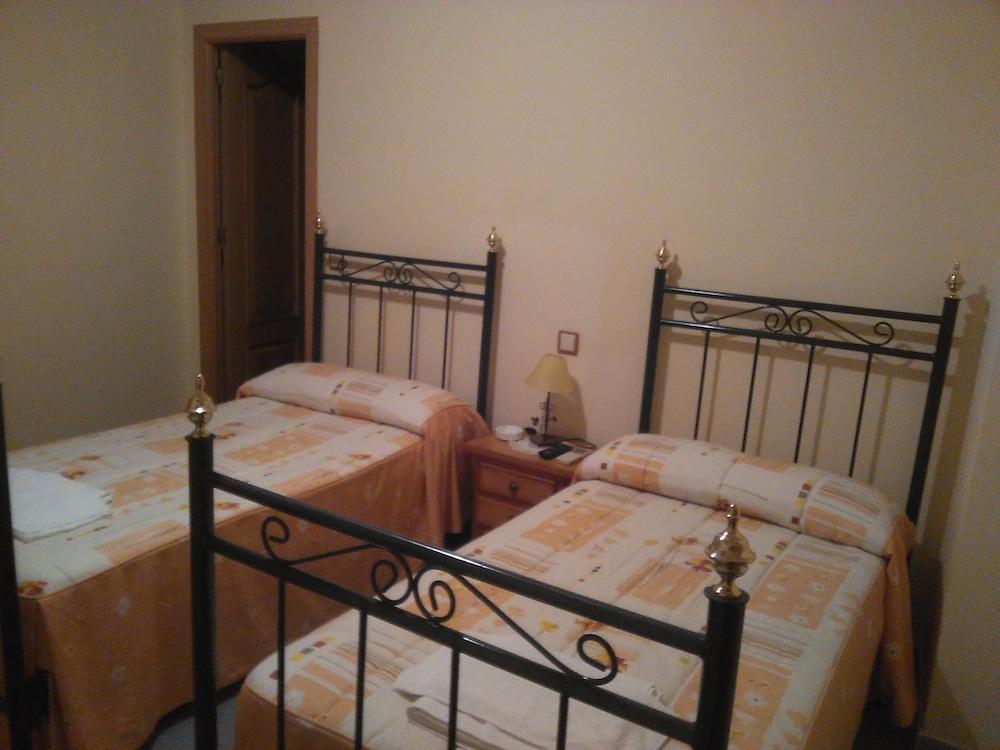 Hostal Miraflor De Las Cadenas Куакос-де-Юсте Экстерьер фото